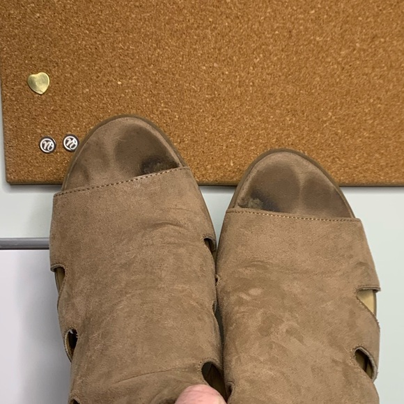 Naturalize Suede Summer Heels - Picture 4 of 7